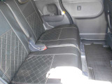 後部座席も広々です!目立った汚れや傷もなく綺麗です!納車の際にはルームクリーニングを実施しております!