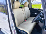 運転席のシートはホールド性に優れ疲れませんよ!