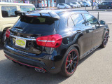 20インチアルミホイール、専用エアロパーツ、フロントグリル、AMG対向ブレーキキャリパー、AMGパフォーマンスシート&ステアリング、シフトレバーを装備しております!