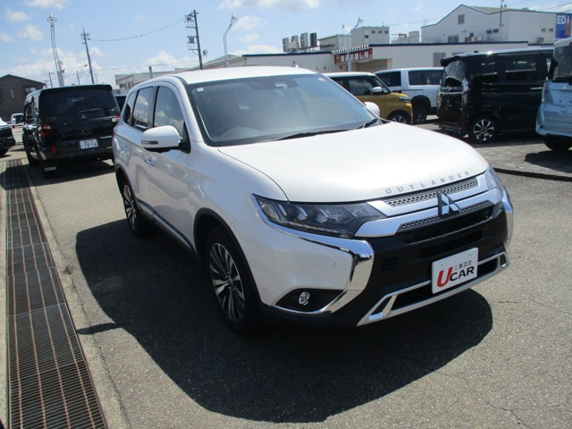 三菱 アウトランダー 