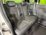 後部座席も気になるようなキズ・汚れやへたり等、大きなダメージはなく、良好な状態です。