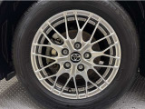 「トヨタ純正アルミホイール」を装着!純正なので車のデザインともマッチしています。高級感やスポーティーさを際立たせてくれます。