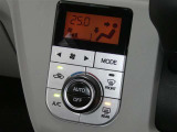 【オートエアコン】車内温度を感知して自動で温度調整をしてくれるのでいつでも快適な車内空間を創り上げます!どの席に座っても快適なドライブが楽しめます♪