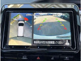 【アラウンドビューモニター】このように真上から見下ろしたような映像が映し出されるため駐車やバックが苦手な方でも安心して行うことが可能となります