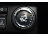 スマートエントリー&プッシュスタートはキーをバッグ等に携帯している時にブレーキを踏んでスタートボタンを押すとエンジンが始動します。車内に忘れた場合にはロック出来ませんので締め忘れの心配もなくなります!