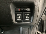 【両側パワースライドドア】両側がパワースライドドアになっており、運転席のスイッチやスマートキーでも開閉が可能です!開口部も広いので乗り降りも楽々♪