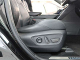 パワーシート搭載。微妙な調整が手軽にでき、ピッタリなポジションで運転することが可能です。