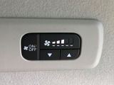 【リアクーラー】エアコンの風を後部座席まで届けてくれ、広い車内空間でも素早く快適な温度になります♪真夏や真冬に便利な機能です。