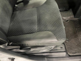 痛みの出やすい運転席シートの角、フロアマット、座面、ともに良好です