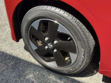 純正アルミホイールを装着しています。安全運転で楽しいドライブを。