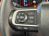 ナビゲーションやオーディオなどを取り付けた場合にはその操作がハンドルの手元でできるステアリングスイッチが付いてます