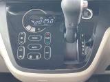 オートエアコンで温度調整も楽チン!四季を問わず快適に運転することが出来ます。
