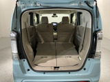 リアシートを倒すと、ラゲッジスペースを広くお使いいただけます!