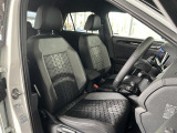 R-Line専用のシートとなります。乗り心地を固く感じられるかもしれませんが、長距離運転も疲れしらずです。