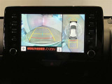 【パノラミックビュー&バックビュー】駐車時の安全確認をする為に車両上方からの映像と後方カメラからのを同時に表示しバックガイドも付いているのでバックの苦手な方でも安心して運転出来ますよ。