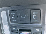 狭い駐車場での乗り降りもラクにできる両側パワースライドドア★リアゲートも電動です!