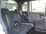 2列目シートはゆったりと座れる広さの2人乗りです。