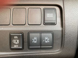 両側スライドドアはオート機能付き。運転席からも開閉可能です。