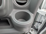 運転席のドリンクホルダーです。