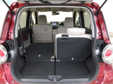 普段使いには十分な広さのラゲッジスペース!後席を倒せばより大きな荷物も載せられます!