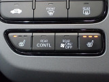 運転席と助手席には、【シートヒーター】が装備されています。温度調整も「Hi/Low」の切り替えができお好みの設定で快適なドライブを楽しめます。腰から下が暖まると、暖房よりも体があったまりますよ。