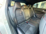 ●後部座席も気になるようなキズ・汚れやへたり等、大きなダメージはなく、良好な状態です。