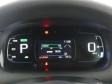 とっても見やすいメーターです。夜間時はラグジュアリーな気分にさせてくれる照明が魅力ですので、夜のドライブも楽しみになりますよ♪