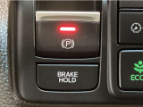 指先の操作でパーキングブレーキの「作動と解除」が行うことができる装備。ブレーキペダルから足を離しても停止し続けてくれるオートブレーキホールド機能。信号待ちなどの際には便利。ECO運転で低燃費走行♪