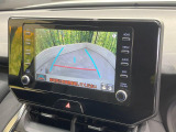 【バックカメラ】駐車時に後方がリアルタイム映像で確認できます。大型商業施設や立体駐車場での駐車時や、夜間のバック時に大活躍!運転スキルに関わらず、今や必須となった装備のひとつです!