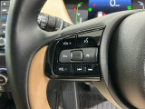 ステアリングにオーディオ操作スイッチが付いています。オーディオ画面に直接タッチしなくても操作が出来ますので、運転に集中できます。