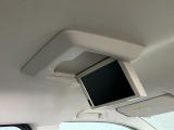 リア席モニターを装着しています♪TVの映像やDVDなど、子供も大人も楽しめる車内になります!大画面でロングドライブをお楽しみください♪