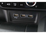 スマートフォンなどの音楽再生が可能なUSB接続ジャック装備車両です♪♪♪