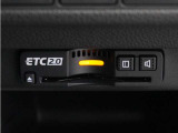 ◆ETC2.0装着◆進化したドライブ体験。料金収受システムだけだったETCが生まれ変わって、高速道路を賢く使うETC2.0に進化しました。多彩な情報サービスが便利で快適なドライブ体験を提供します。