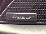 【BOSEサウンドシステム】メーカーオプションの高品位サウンドシステムを搭載。専用のチューニングが施された大小様々なスピーカーから良質なサウンドが奏でられ、臨場感あふれる音響空間を演出します。