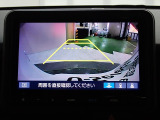 バックも安心のリアカメラ付いています。リアカメラがあると、いつでも安全にバックできますね。死角も減ります。3ビュー切り替え、ガイド線表示なので便利です。
