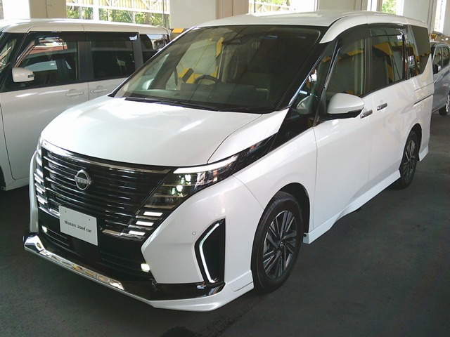 セレナ 1.4 e-POWER ハイウェイスターV 