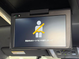 【フリップダウンモニター】大画面モニターで後席でもエンタメをお楽しみいただけます。小さなお子様にも大人気の装備です♪