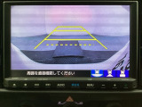 バックでの車庫入れも安心です! リアカメラが付いているバックモニター付のナビを装備しております。操作線もついており距離感も画面から確認できます。