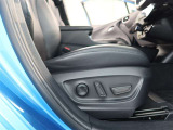 パワーシート搭載。微妙な調整が手軽にでき、ピッタリなポジションで運転することが可能です。