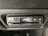 ハンドルの右下にETCがついています。高速道路の料金所の通過も楽々です!。 カードの取り出しもしやすい場所についています。