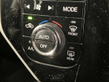 【オートエアコン】選択した温度に室内温度を自動的に調整してくれます。快適にドライブできますよ♪