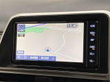 純正ナビを装備。タッチパネル式で使いやすく、お出かけもラクラクです。