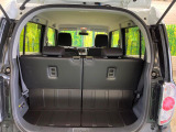 普段のお買い物や通勤、送迎等に十分な荷室スペースを確保しております。セカンドシートを倒すと、大きな荷物の積載も可能です♪