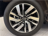 アルミホイール付き!「純正」なので車のデザインともマッチしています。お洒落は足元から。。。といいますから♪