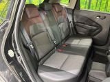 後部座席も気になるようなキズ・汚れやへたり等、大きなダメージはなく、良好な状態です。