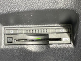 【ETC】有料道路を利用する際に料金所で停止することなく通過できる、ETC車載器(ノンストップ自動料金収受システム機器)が装備されています。セットアップを行うことで利用可能になります。