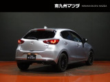 【MAZDA2】マツダのメーカー名を冠したコンパクトカーです。小さめの車体で運転しやすく、かつ5人乗りなので、家族が増えても安心です。「好きを探せる相棒」をコンセプトに誕生しました。外装は研磨をしております