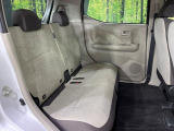 後部座席も気になるようなキズ・汚れやへたり等、大きなダメージはなく、良好な状態です。