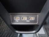 便利な充電用USBジャックも付いています☆