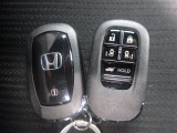 スマートキー付!キーを取り出さなくてもドアロックの施錠・開錠、エンジンの始動が出来ます!雨の日や荷物の多い日にとても便利ですね♪